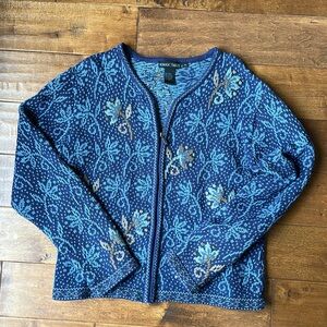 Nomadic Traders women’s V style neck cardigan sweater - size M
